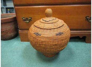 Tenganan Woven Basket With Lid