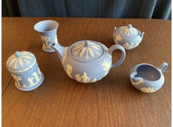 Wedgwood Tea Service For Eight (8), 33 Piece Set