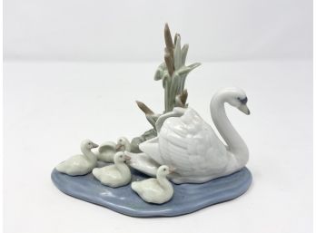 Lladro Follow Me Porcelain Swan Mother And Children Figurine, Made In Spain