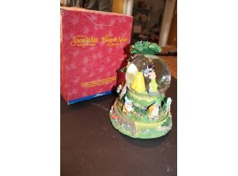 Disney Snow White Snow Globe