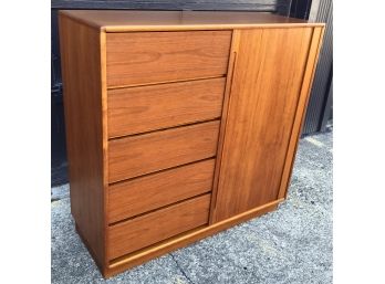 DANISH MODERN Teak Dresser MID CENTURY MODERN