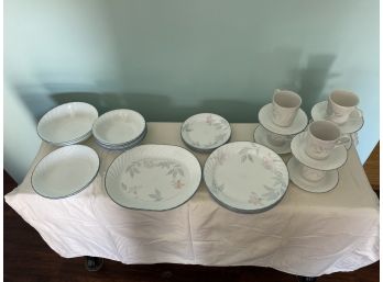 Corelle Dinnerware & Serving Pieces Vitrelle Lot B