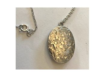 Pretty Silver? Locket On Chain