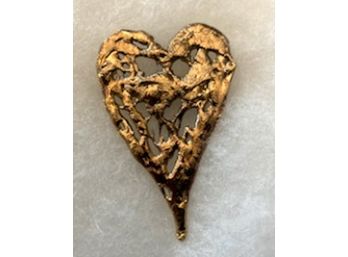 Stylized Gold Tone Heart Pin