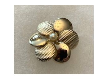 Pleasant Looking Silver Tone Pin With Center Faux Pearl