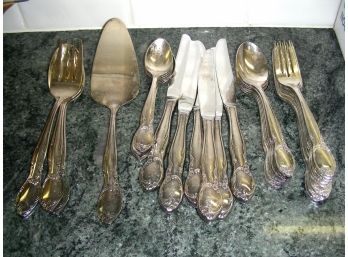 Wallace Silversmiths Flatware, 34 Pieces