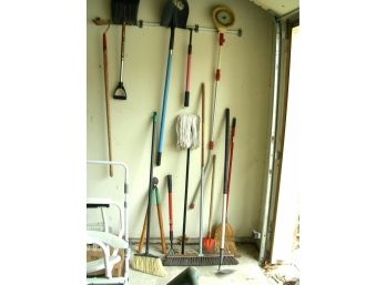 Lot: Brooms, Shovels, Gardening Tools