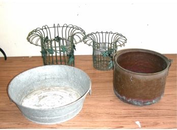 Garden Lot: 4 Pieces, Including 2 Wire Baskets