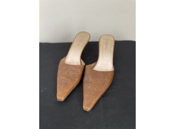 BCBG Girls Max Azria Brown Leather Heels Size 8B