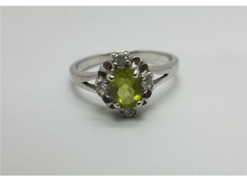 Vintage Size 8 Sterling Silver Ring With Lovely Green Stone ~ Marked 925