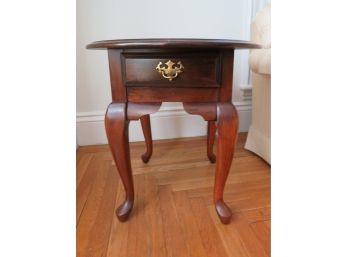 Queen Anne Oval Top Side Table With Drawer