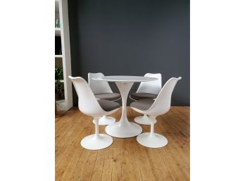 Original Eero Saarinen Knoll Tulip Table Dining Set