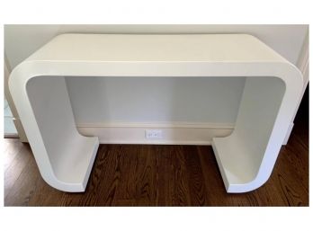 Lacquered High End Curved Console