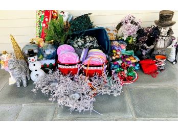 Holiday Bonanza - Large Mixed Decor And Gift Wrap Lot