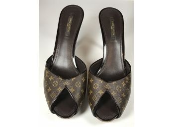 Authentic LOUIS VUITTON Heels  - Malibu Monogram - Size 37-1/2' - 6-1/2' US - Made In Italy - Like New !