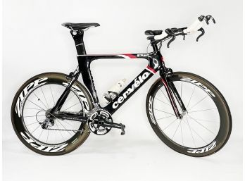 A Cervelo P2 Men's Triathalon Bike With Zipp Tires