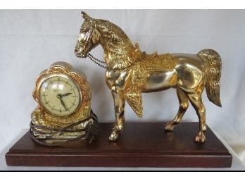 Mid Century United Self Starting Electric Equestrian Bronzed Horse Clock On Walnut Base - Works Great