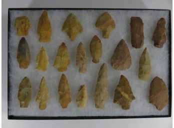 Lot Of 20 Arrowheads