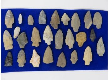 Lot Of 26 Arrowheads