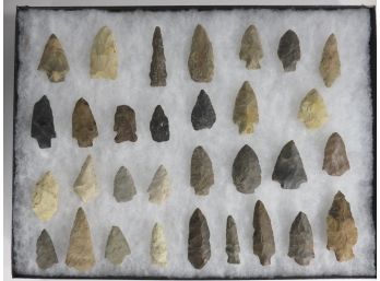 Lot Of 33 Arrowheads