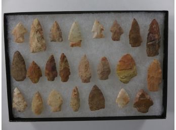 Lot Of 23 Arrowheads