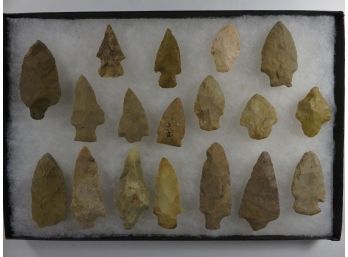 Lot Of 18 Arrowheads