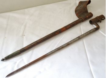 Fantastic Antique Military Rifle Bayonet & Leather Scabbard