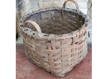 Wonderful Vintage Woven Wicker Basket