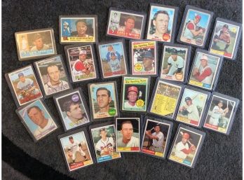 Lot Of 25 Vintage 1960s Topps Baseball Cards In Top Loaders