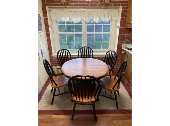 Converitble Butterfly Hideaway Leaf Table - Oval To Round With 6 Windsor Back Chairs