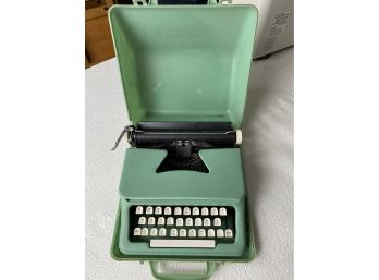 Vintage Signature Junior Deluxe Typewriter