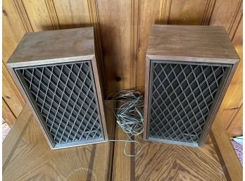 Pair Of Vintage Realistic Stereo Speakers