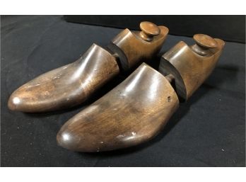 Expandable Wood Shoe Shape Holders