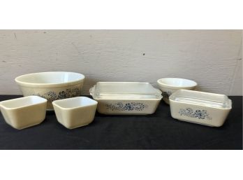 6 Pyrex Dishes And Bowls