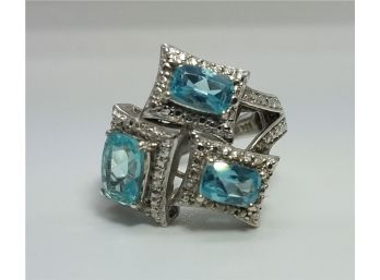 Wonderful Vintage Sterling Silver Size 6 Ring With 3 Beautiful Blue Glass RhineStones.