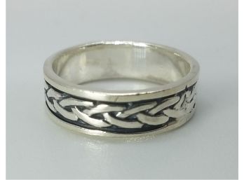 Nice Vintage Size 8 1/2 Sterling Silver Ring With A Nautical Braided Rope Design