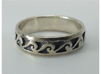 Vintage Sterling Silver Ring Size 8 1/2 With A Nautical Waves Theme