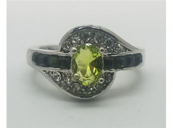 Lovely Silver Plated Size 8 Ring With Faux Green Stones. Marked 925