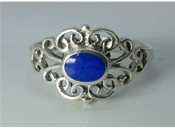 Lovely Vintage Size 8 Sterling Silver Ring With A Oval Blue Stone