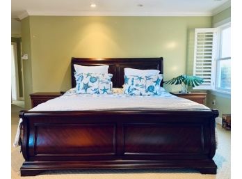 Broyhill Chateau Calais King Sleigh Bed  Frame W/ Personal Comfort Power Flex 4 Split Mattress (LOC: S)