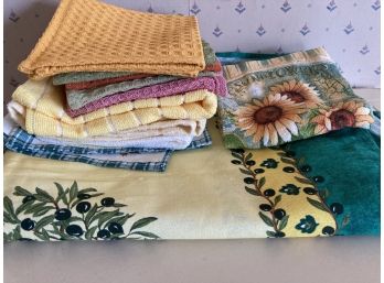 Fall Themed Table Cloth And Kitchen Towels