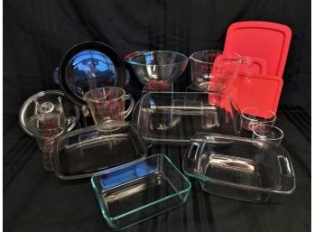 Large Mixed  Selection Of Pyrex Bowls, Bakeware, Measuring Cups, Mixing Bowls