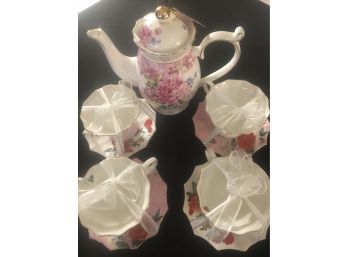 Meritage, 4 Sets Cups & Saucers & One Maison Blanc Tea Pot