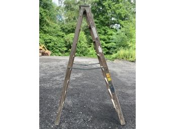 8 Foot Wooden Step Lynn Ladder Like New (Very Tight)