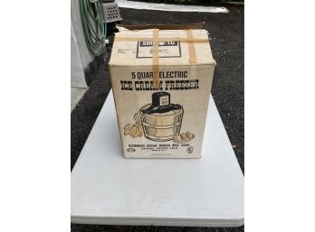 5 Quart Electric Ice Cream Maker Wood &Plastic