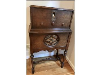 1928 MAJESTIC Antique Console Tube Radio