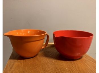 Mid Century Mixing Bowls With Pours