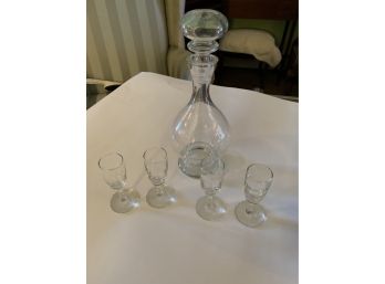 Beautiful Decanter With 4 Glasses