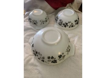 Set Of 3 Pyrex Gooseberry (Black On White) Mixing Bowls