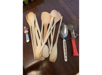 Kitchen Wooden Utensils/ Ice Cream Scoop